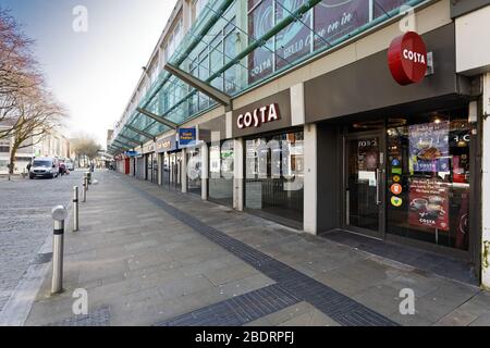 Im Bild: Oxford Street im verlassenen Swansea Stadtzentrum, Wales, Großbritannien. Dienstag 24 März 2020 Re: Covid-19 Coronavirus Pandemie, UK. Stockfoto