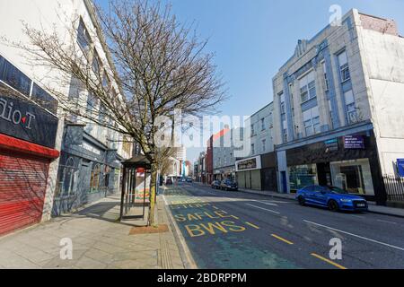 Bild: High Street in Swansea, Wales, UK. Dienstag 24 März 2020 Re: Covid-19 Coronavirus Pandemie, UK. Stockfoto