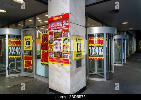 Ein Verkaufsabschluss eines Kmart Ladens im New Yorker Stadtteil Chelsea am Montag, 6. April 2020. (© Richard B. Levine) Stockfoto