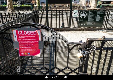 Der leere Jimmy's Dog Run im Madison Square Park in New York am Montag, 6. April 2020. New York hat alle Hundeläufe und Hundeparks des Parks aufgrund der Nichteinhaltung der am Wochenende beobachteten sozialen Distanzierung geschlossen. (© Richard B. Levine) Stockfoto