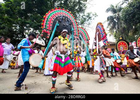 Tänzer von kathakali Tänzer, theyyam, thira, Volkstänzer, Feier, kerala Festival, indische Festival Tänzer, Tanz Form indien, Stockfoto