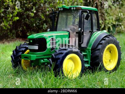 Großer John Deere-Landtraktor Stockfoto