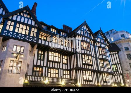 Traditionelles Kaufhaus Tudor Revival Architecture Liberty London Libertys Regent Street, Soho, London W1B 5AH von Edwin Stanley Hall Thomas Hall Stockfoto