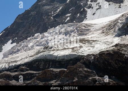 Matterhorn (Cervino), Nordwestseite, Gletscher. Matterhorn Gletscher (Matterhorngletscher). Seracs und Spalten. Zmutt-Tal. Zermatt. Schweizer Alpen. Stockfoto