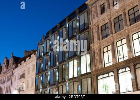 2010s Architektur Fassade Aufzugsleuchten Beleuchtung LED-Leuchten 50 New Bond Street, London W1S von Eric Parry Architects Stockfoto