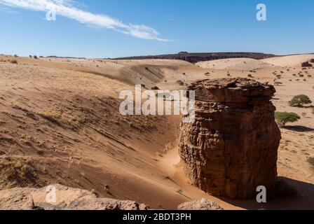 Labyrith der Felsformation d'Oyo in Ennedi Plateau auf Sahara Dessert, Tschad, Afrika. Stockfoto