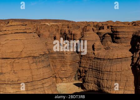 Labyrith der Felsformation d'Oyo in Ennedi Plateau auf Sahara Dessert, Tschad, Afrika. Stockfoto