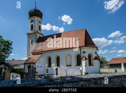 Oberlaindern Ortsteil Miesbach Oberbayern Dorfkirche St. Korbinian Stockfoto