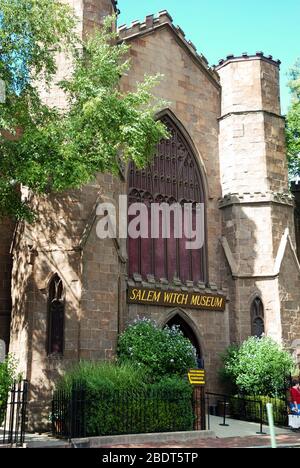 Salem, Massachusetts - September 2008: Außenansicht des Witch Museum Stockfoto