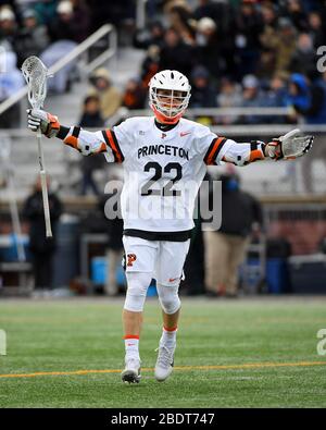 Princeton, New Jersey, USA. Februar 2020. Princeton Tigers Attackman Michael Sowers #22 reagiert auf ein Tor während eines NCAA MenÕs Lacrosse-Spiels gegen die Johns Hopkins Blue Jays in der Class of 1952 Stadium am 29. Februar 2020 in Princeton, New Jersey. Princeton besiegte Johns Hopkins mit 18:11. Rich Barnes/CSM/Alamy Live News Stockfoto