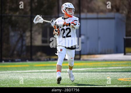 Princeton, New Jersey, USA. Februar 2020. Princeton Tigers, der Michael Sowers #22, erwärmt sich vor einem NCAA MenÕs Lacrosse-Spiel gegen die Johns Hopkins Blue Jays in der Class of 1952 Stadium am 29. Februar 2020 in Princeton, New Jersey. Princeton besiegte Johns Hopkins mit 18:11. Rich Barnes/CSM/Alamy Live News Stockfoto