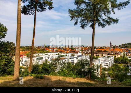 Blick von der Wasserschlšssle, Wasserreservoir über Freiburg, zur Stadt Freiburg im Breisgau, Deutschland, Stockfoto