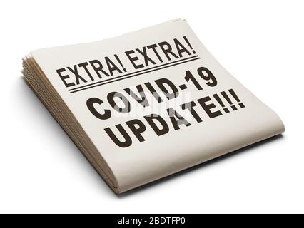 Zeitung mit COVID-19 Update isoliert auf weißem Hintergrund. Stockfoto