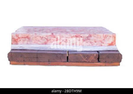 Rohes gefrorenes Hähnchenfell Polyblock.Rohes Hähnchenfleisch gefrorenen Polyblock. Rohes gefrorenes Hühnchen Brikett. Nahaufnahme der Hühnerhaut.isoliert. Stockfoto