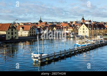 Svendborg Hafen von der Fähre an einem sonnigen Wintertag, Dänemark Stockfoto