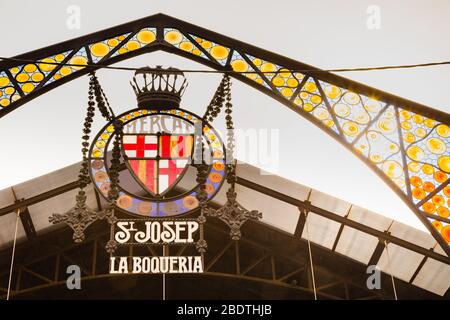 Eingangsbogen auf der Rambla zum Mercat de Sant Josep de la Boqueria, Barcelona Spanien. Stockfoto