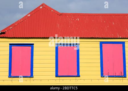 Rosa Fensterläden in der Historic Redcliffe Quay Bezirk, St. John's, Antigua Insel, Antigua & Barbuda, Karibik Stockfoto