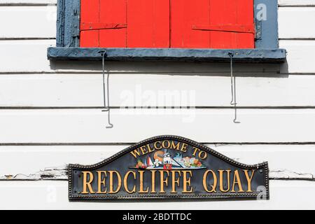 Rote Fensterläden im historischen Redcliffe Quay District, St. John's, Antigua Island, Antigua & Barbuda, Karibik Stockfoto