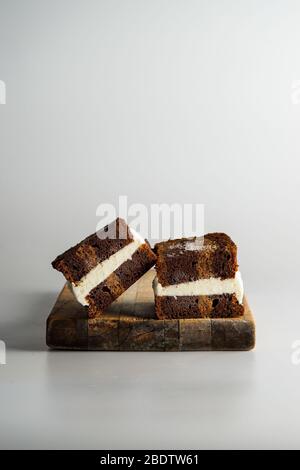 Schokoladenbananenbrot Eis Sandwich Stockfoto