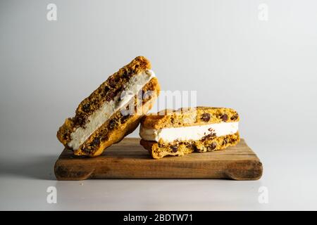 Chocolate Chip Cookie Vanilla Ice Cream Sandwich Stockfoto