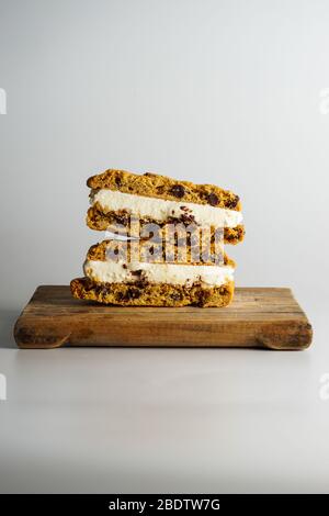 Chocolate Chip Cookie Vanilla Ice Cream Sandwich Stockfoto