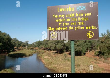 Sign, Luvuvhu River, Kruger National Park, Provinz Mpumalanga, Südafrika, Afrika Stockfoto