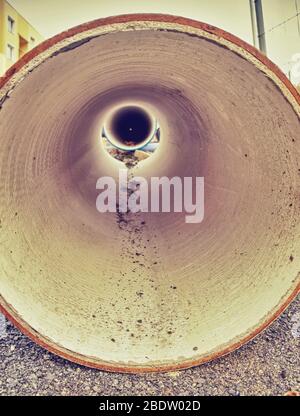 Rohre aus HDPE große Dimension für die Verlegung auf der Baustelle vorbereitet. Wasserzuleitung Stockfoto