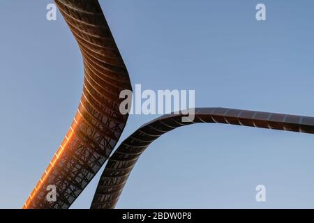 Whittle Arch im Millennium Place bei Sonnenaufgang. Coventry, West Midlands, England Stockfoto