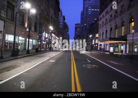 New York, Usa. April 2020. Die Straßen sind leer in Manhattan in New York City in den Vereinigten Staaten gesehen diesen Donnerstag, 09. New York City ist das Epizentrum der Coronavirus-Pandemie (COVID-19). Quelle: Brasilien Foto Presse/Alamy Live News Stockfoto