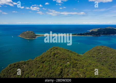 Luftaufnahme des Barrenjoey Lighthouse, Barrenjoey Head, Palm Beach und Pittwater, von West Head, Sydney, Australien Stockfoto
