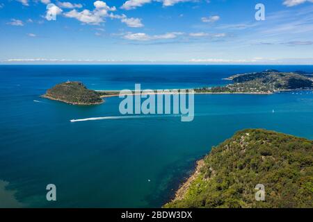 Luftaufnahme des Barrenjoey Lighthouse, Barrenjoey Head, Palm Beach und Pittwater, von West Head, Sydney, Australien Stockfoto