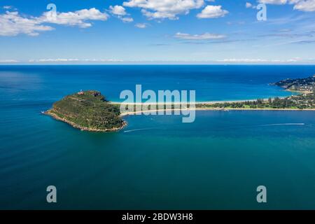 Luftaufnahme des Barrenjoey Lighthouse, Barrenjoey Head, Palm Beach und Pittwater, von West Head, Sydney, Australien Stockfoto