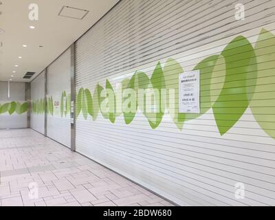 Am nächsten Tag in der Station Omiya, einer der am meisten frequentierten Stationen nach einem Notstand, der am 7. April für Tokio und sechs weitere Präfekturen erklärt wurde. Stockfoto