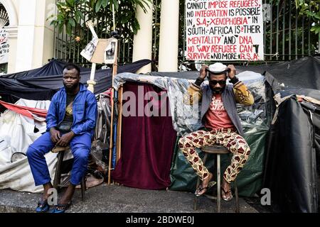 Afrikanische ausländische Flüchtlinge auf dem Greenmarket Square in Kapstadt während ihrer sechsmonatigen Besetzung der Central Methodist Church in Südafrika Stockfoto