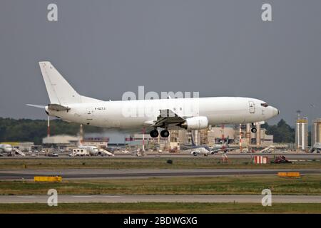 F-GZTJ ASL Airlines France Boeing 737-400 in Malpensa (MXP/LIMC), Mailand, Italien Stockfoto