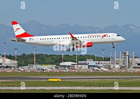 OE-LWC Austrian Airlines Embraer ERJ-195 (Embraer 190-195) in Malpensa (MXP / LIMC), Mailand, Italien Stockfoto