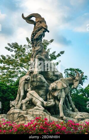 Guangzhous Gründungsgeschichte erzählt von fünf unsterblichen auf Rams in die Stadt fahren und dann verlassen die Ziegen. Stockfoto