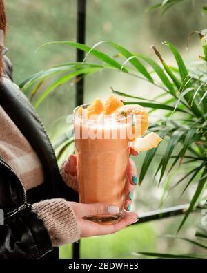 Grapefruit frisch mit Orangenscheiben Stockfoto