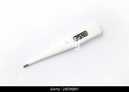 Medizinische Thermometer auf weißem Hintergrund Stockfoto