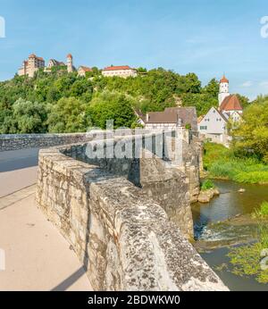 Blick auf die Harburg im Sommer, von der Stadtmitte, Schwaben, Bayern, Deutschland Stockfoto