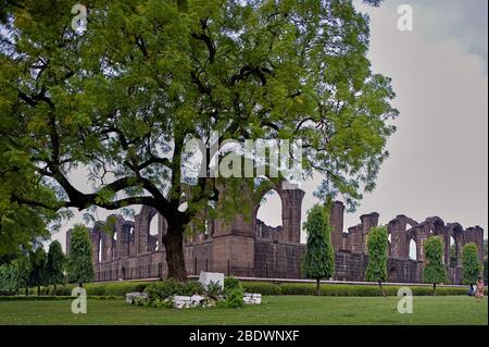 04-06-2008 Bara Kaman ist das unvollendete Mausoleum von Ali Adil Shah II in Bijapur, Karnataka in Indien. Stockfoto