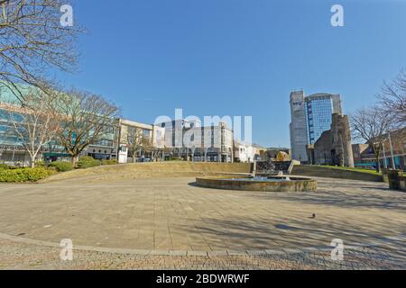 Im Bild: Der desrted Castle Square in Swansea, Wales, UK. Donnerstag 26 März 2020 Re: Covid-19 Coronavirus Pandemie, UK. Stockfoto