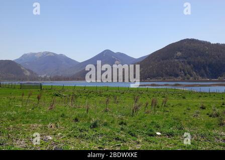 Der Matese See. Die Matese ist eine Kette von Bergen in Süditalien Apennin. Der Matesee ist der höchste Karstsee Italiens Stockfoto