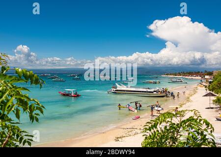 Horizontale Ansicht des Jungut Batu Strandes auf Lembongan Island, Indonesien. Stockfoto