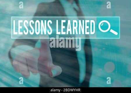 Schreiben Hinweis Übersicht Lektionen gelernt. Business Konzept für das Wissen oder Verständnis von Erfahrungen Stockfoto
