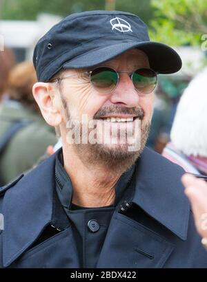 Drummer Ringo Starr, ehemaliges Mitglied der Beatles, bei der Chelsea Flower Show. Nach dem Aufbruch der Band 1970 veröffentlichte er mehrere Singles. Stockfoto