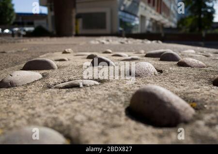 1950er Betonweg und Boden außerhalb Stangate House Hochhaus Wohngebäude 1950er Tower Block von Wohnungen n Lambeth London England Großbritannien Stockfoto