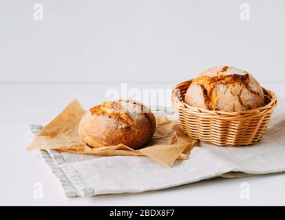 Hausgemachtes Brot aus nächster Nähe, niedrigere glykämische Indizes. Langsames Carb-Backen. Stockfoto