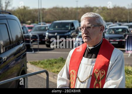 Ökumenischer Gottesdienst am Karfreitag im Drive-in-Kino, eine Antwort auf die Coronavirus-Pandemie. Dean Frank Heidkamp Stockfoto