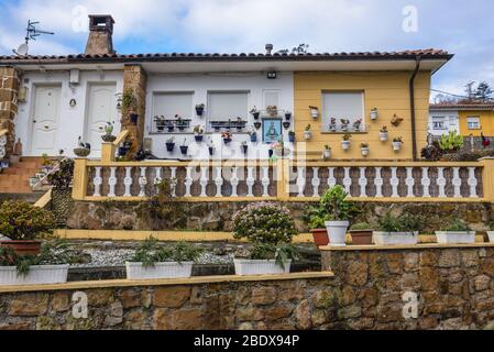 Haus in Llastres Dorf in Colunga Gemeinde, in der autonomen Gemeinschaft Asturias, im Norden Spaniens Stockfoto